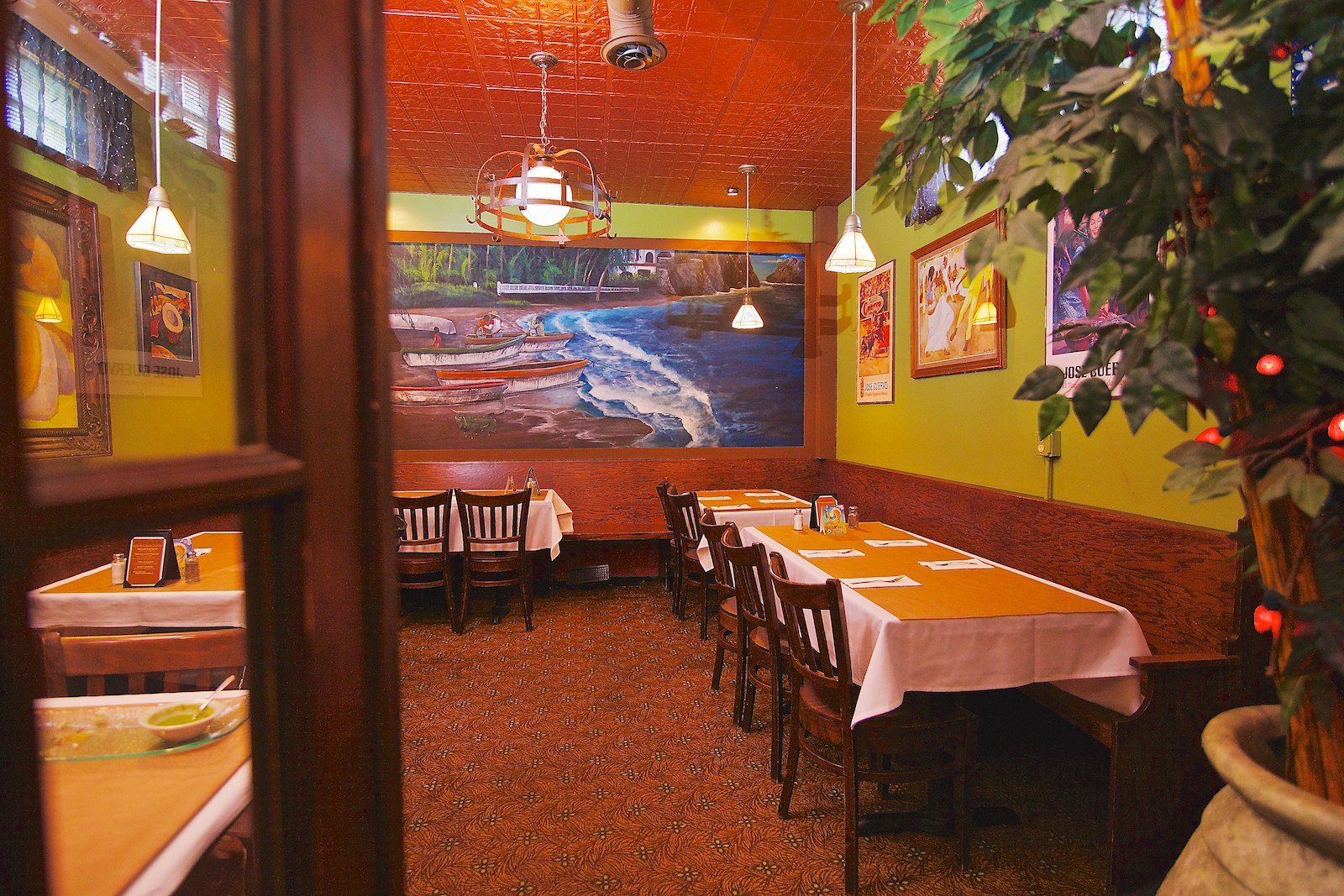 St Paul Mexican Restaurant 16 La Cucaracha La Cucaracha Is An Award Winning Mexican Restaurant Located In The Historic Crocus Hill Area At Dale And Grand Ave St Paul Minnesota